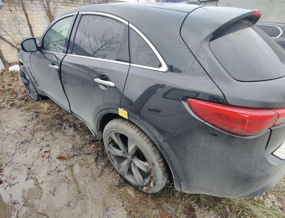 Infiniti FX35 dalimis