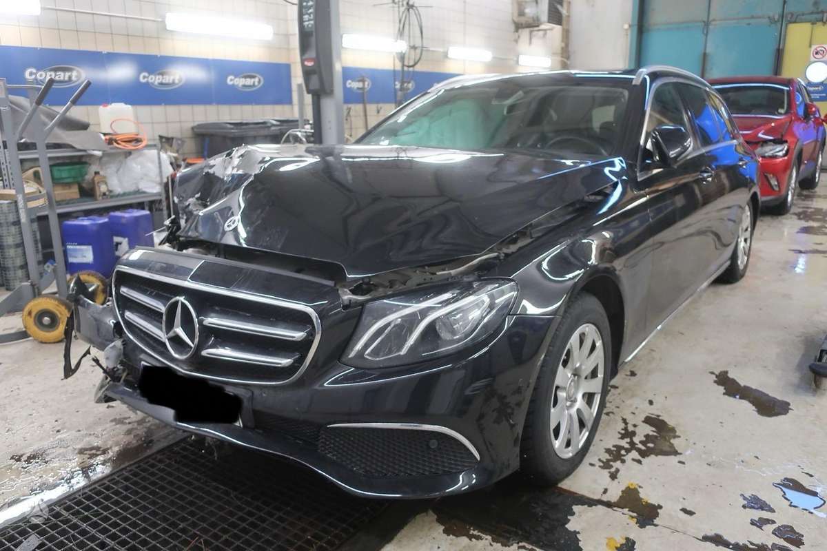 Mercedes-Benz E200