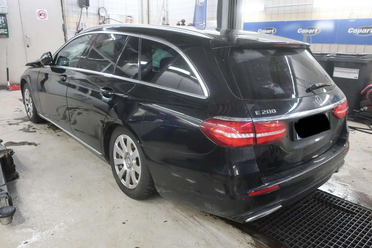 Mercedes-Benz E200