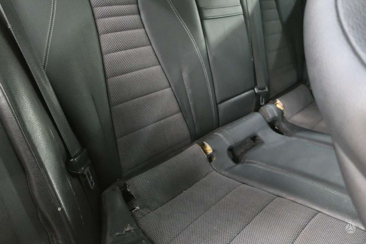 Mercedes-Benz E200