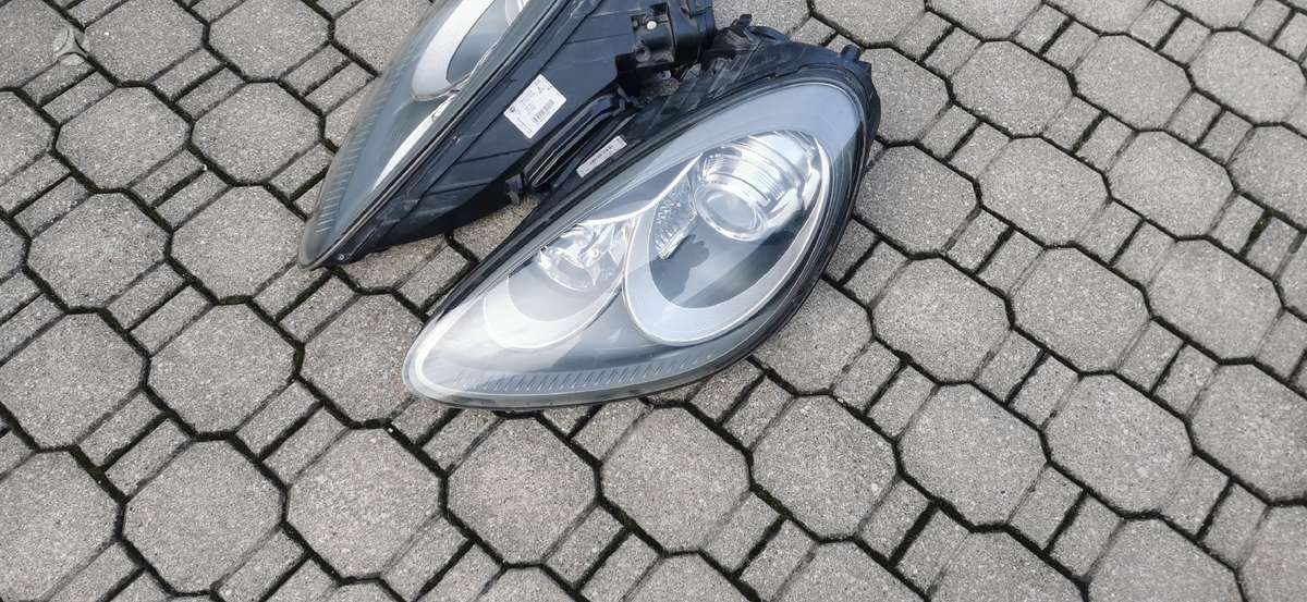 Porsche Cayenne Europa juodos pilkos