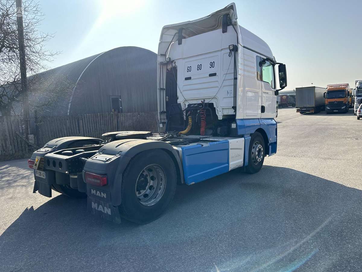 MAN TGX 18.460, single sleeper