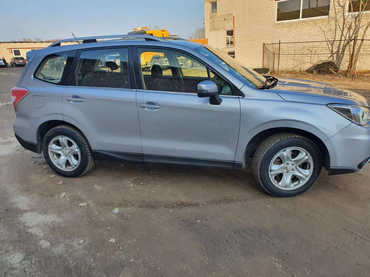 Subaru Forester dalimis