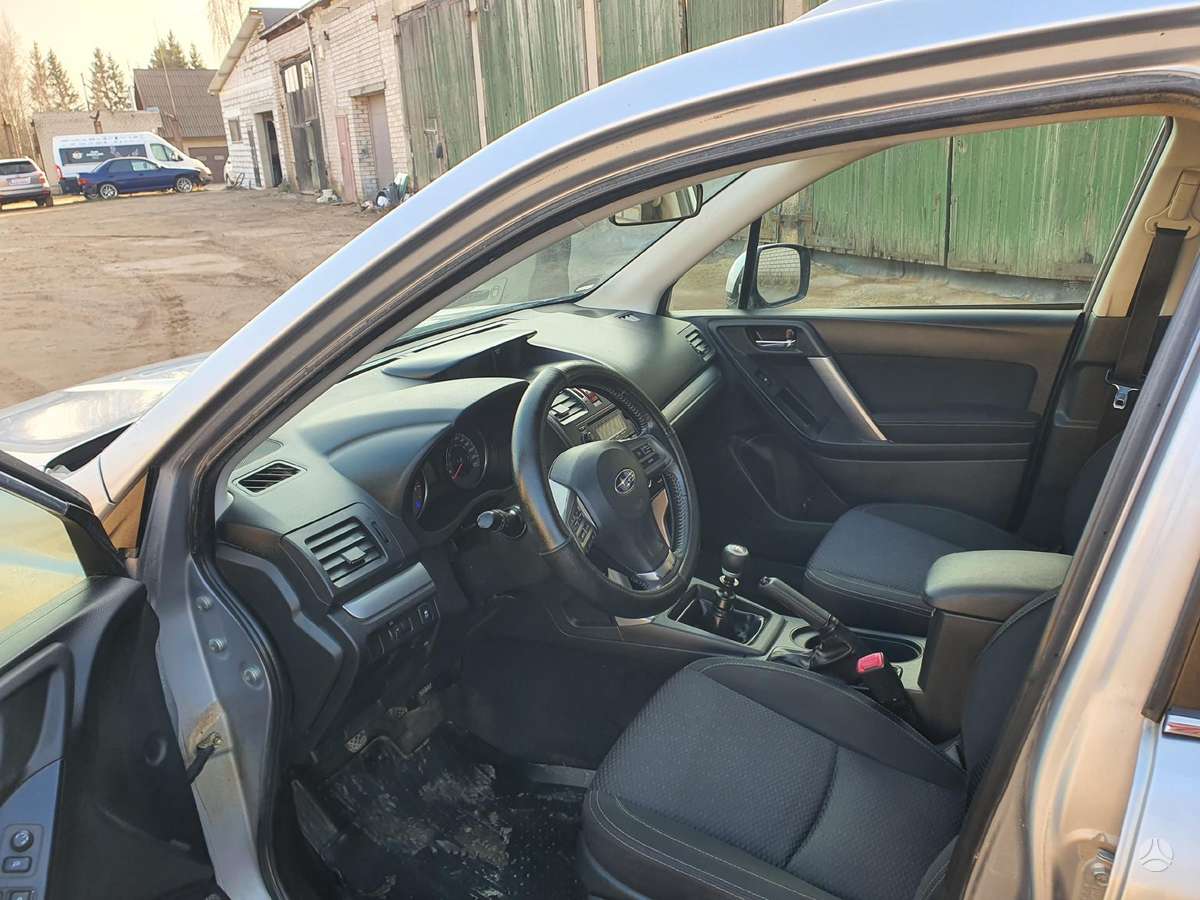 Subaru Forester dalimis