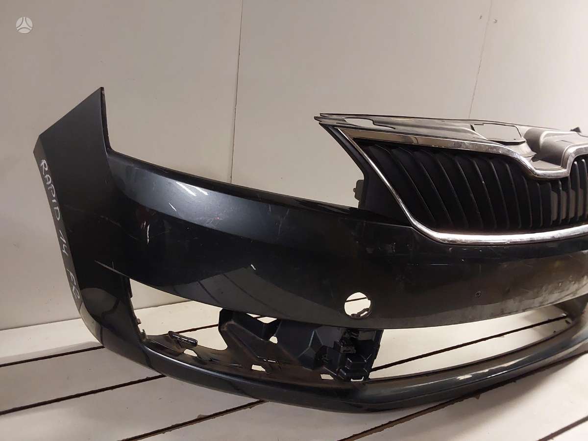 Skoda Rapid dalimis
