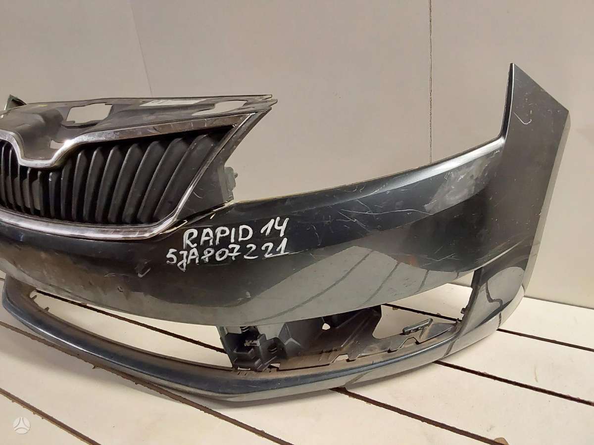 Skoda Rapid dalimis