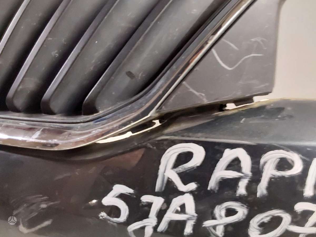 Skoda Rapid dalimis