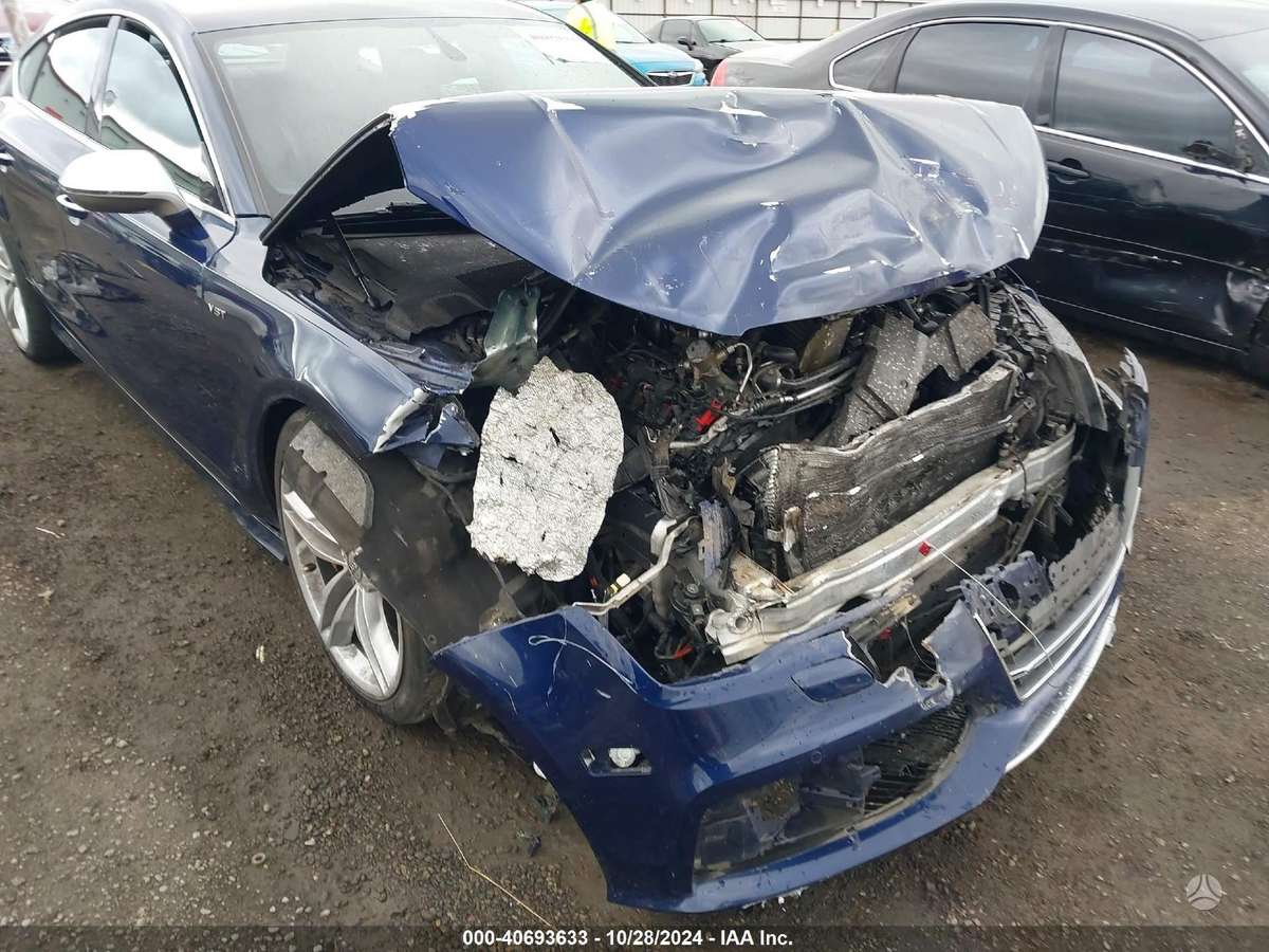 Audi S7 по частям. S7 usa dalimis