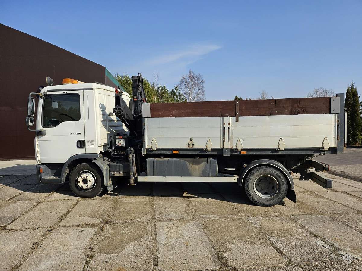 MAN TGL, dumpers with crane