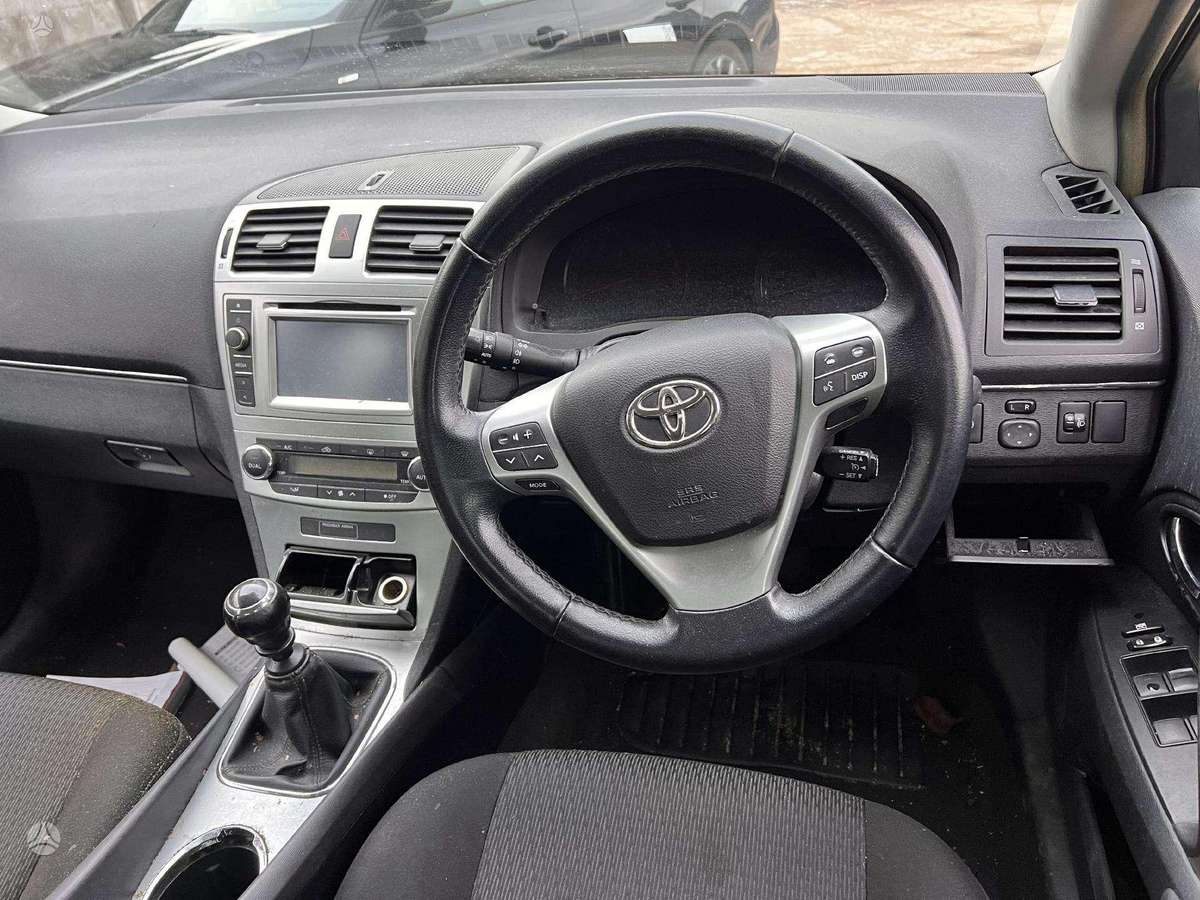 Toyota Avensis for parts