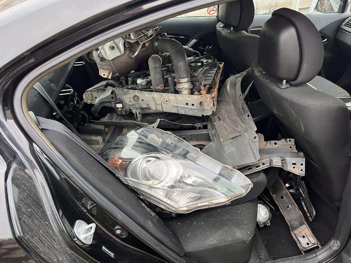 Toyota Avensis for parts