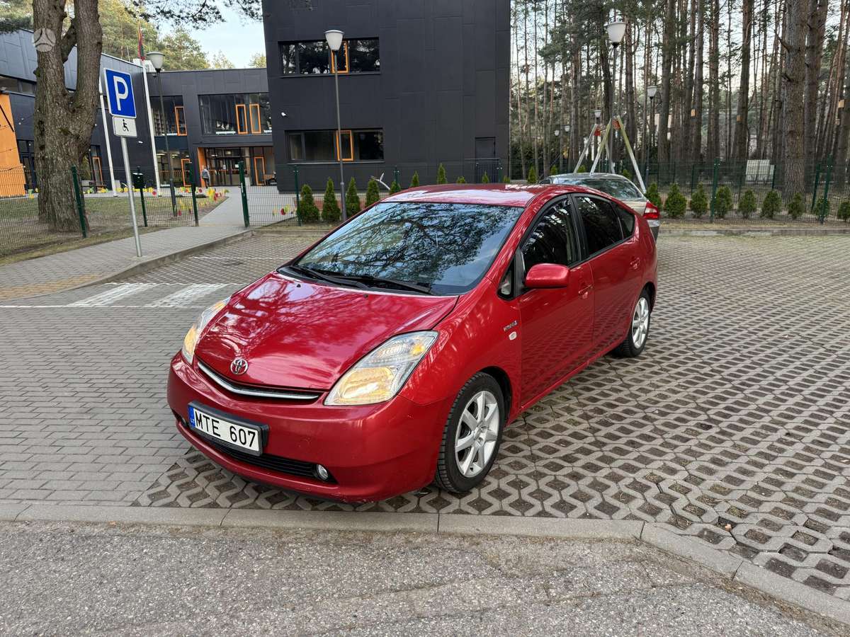Toyota Prius, 1.5 l., hatchback