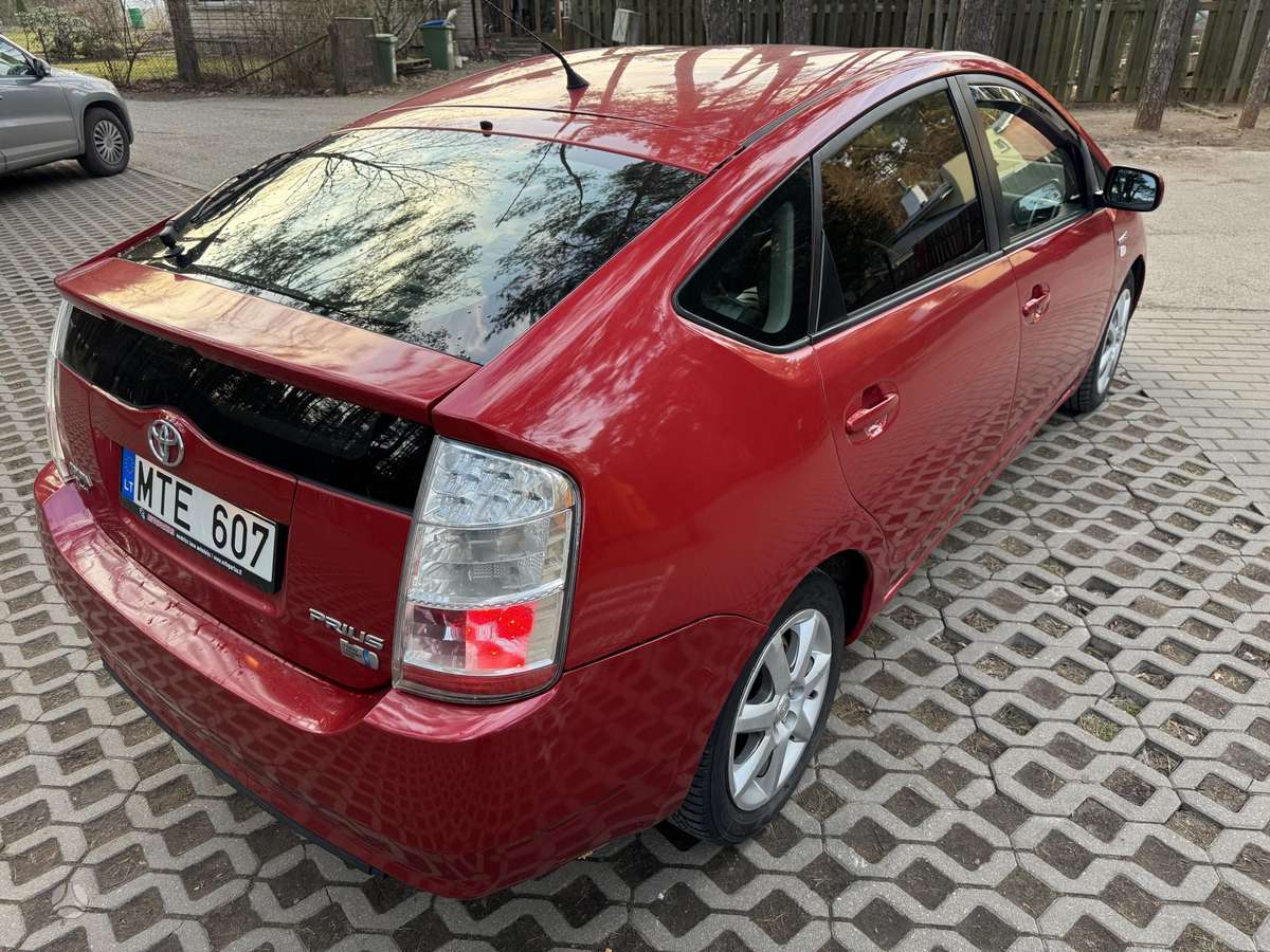 Toyota Prius, 1.5 l., hatchback