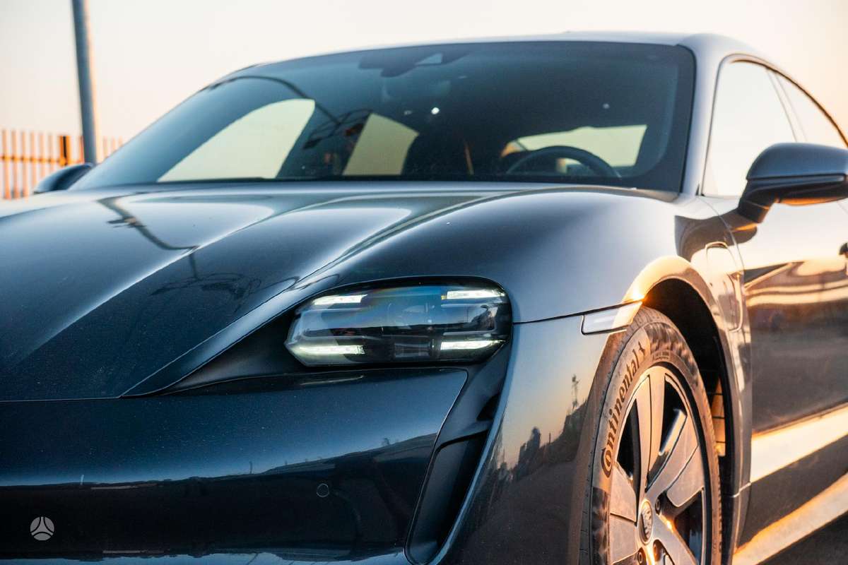 Porsche Taycan - 7
