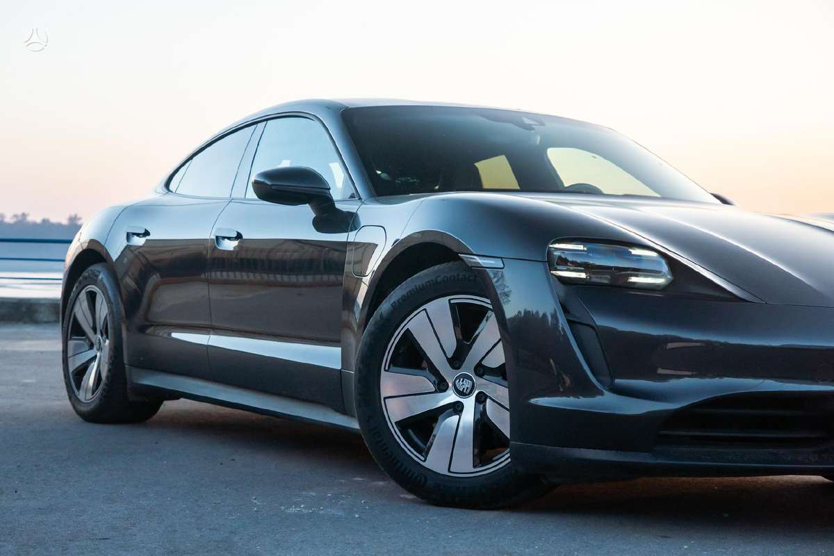 Porsche Taycan - 2