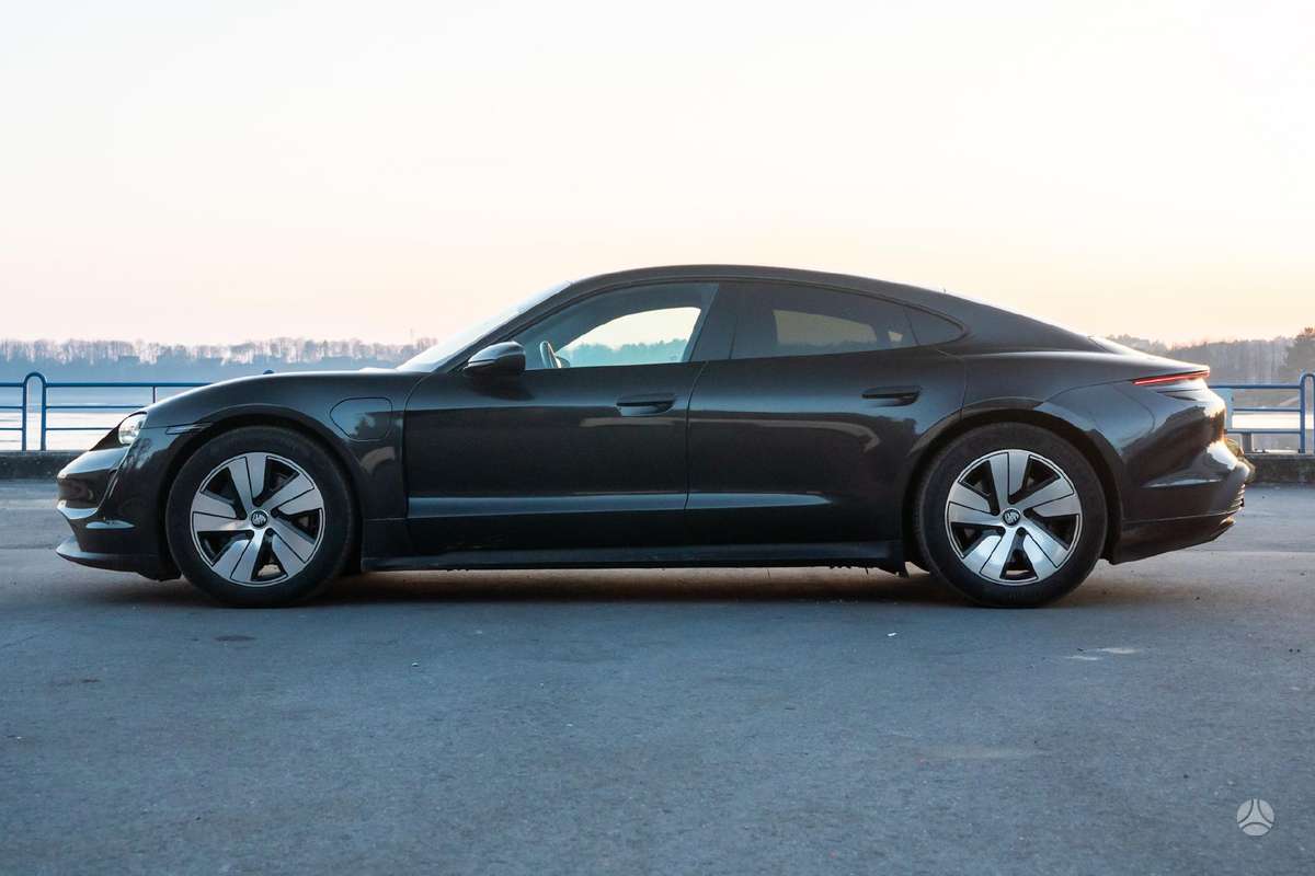 Porsche Taycan - 5