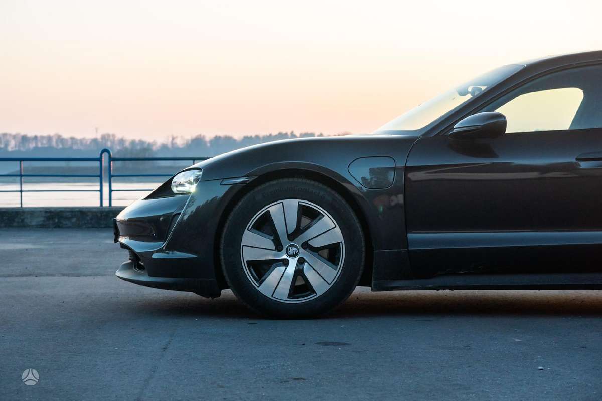 Porsche Taycan - 4