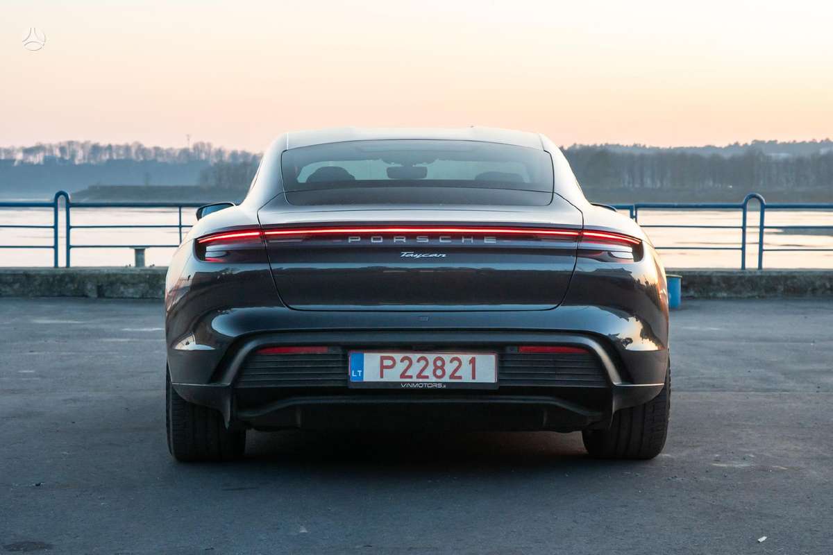 Porsche Taycan - 9