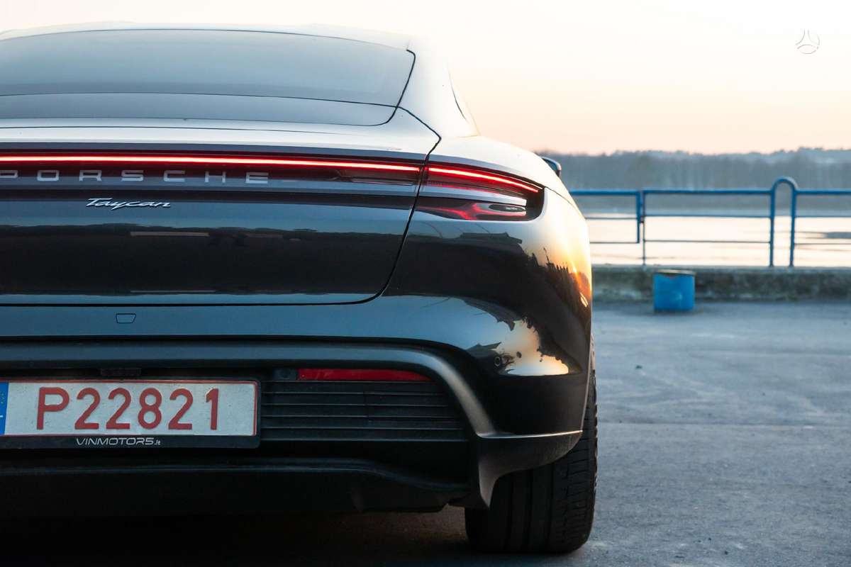 Porsche Taycan - 12