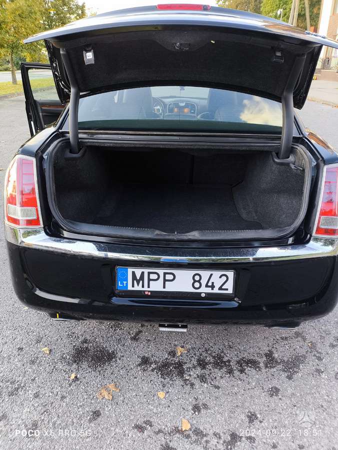 Chrysler 300C, Седан