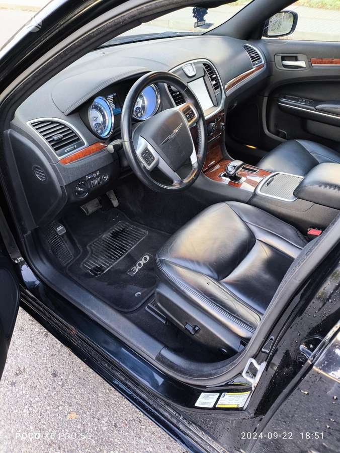 Chrysler 300C, Седан