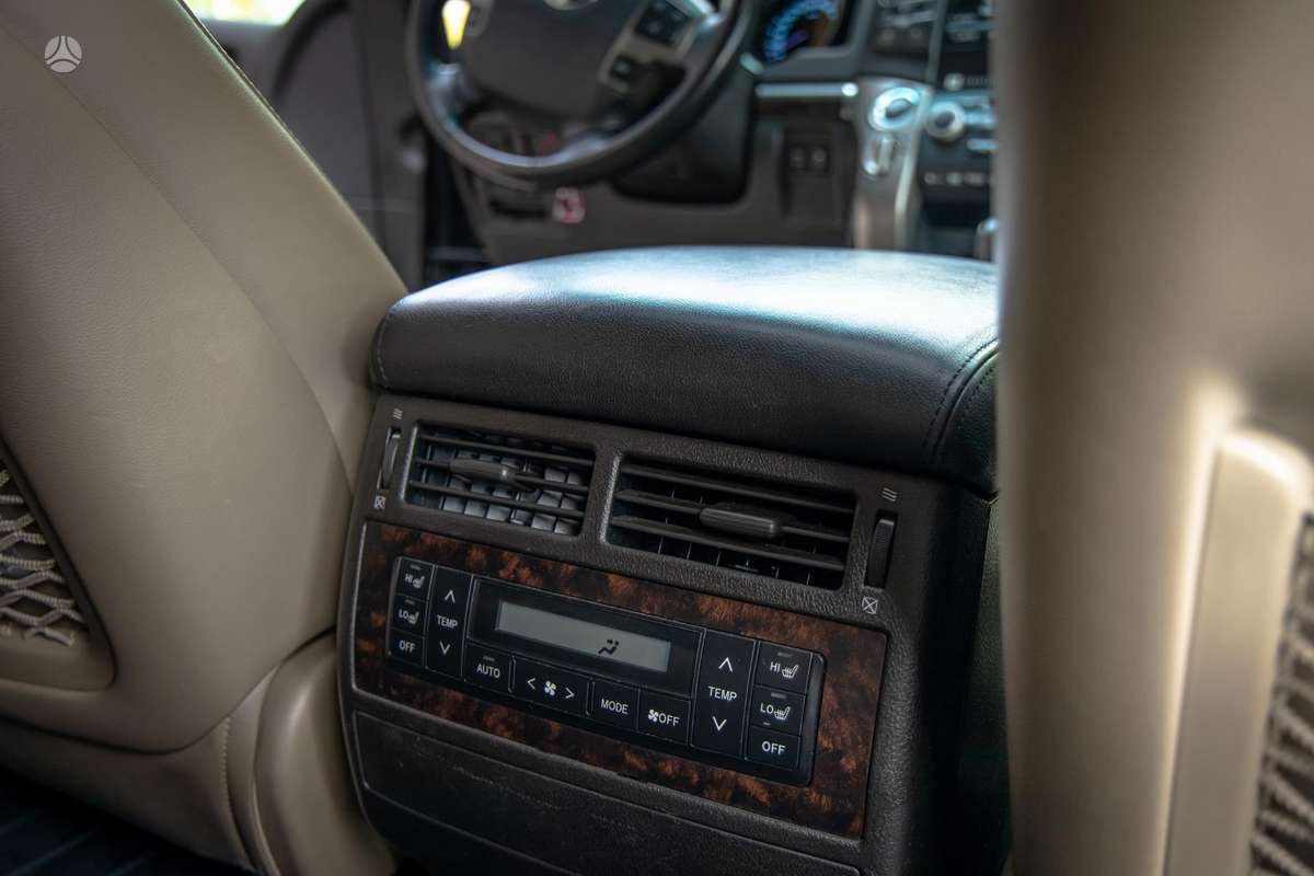 Toyota Land Cruiser - 12