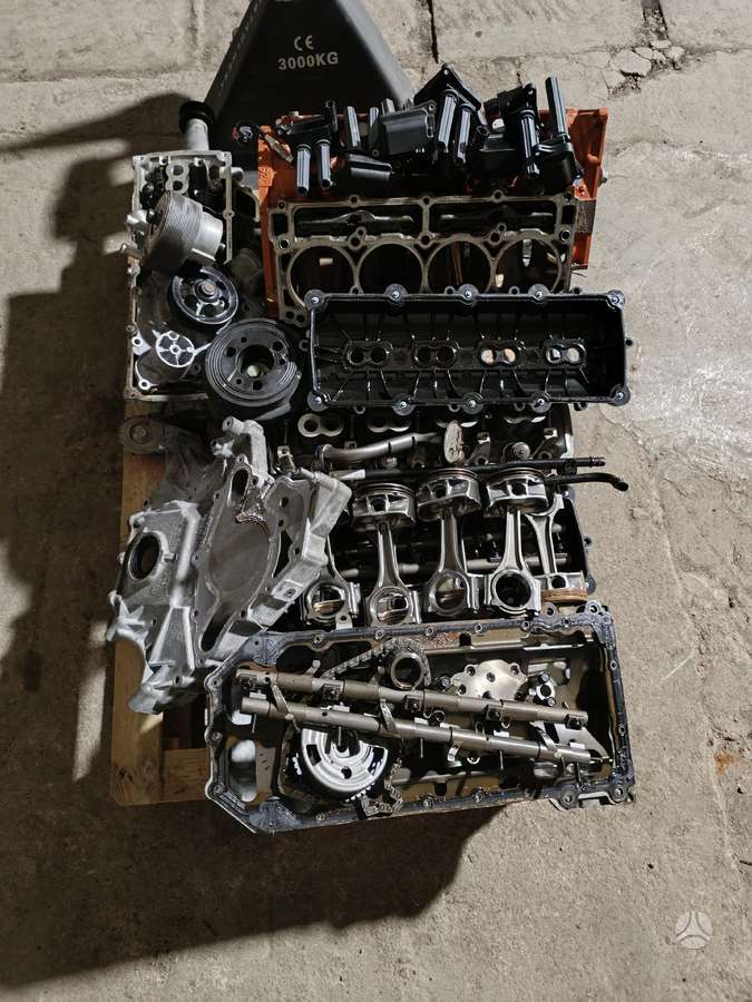 Dodge Challenger 6 4 motoras dalimis