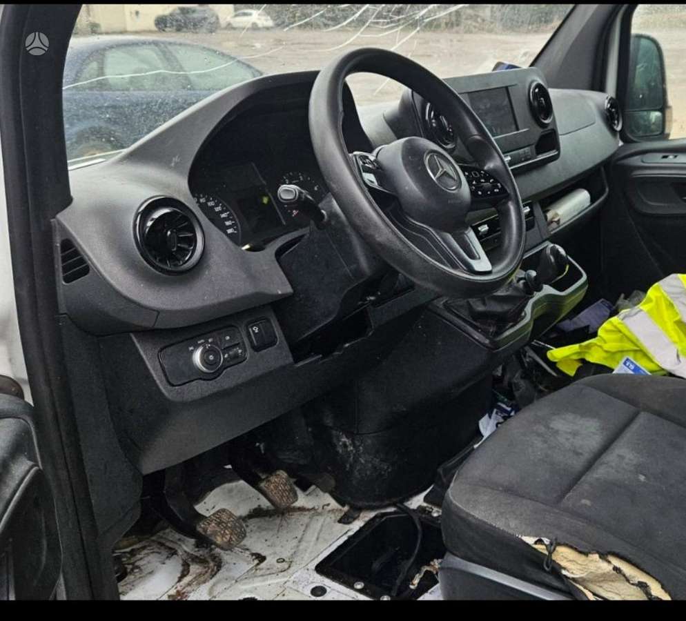 Mercedes-Benz Sprinter, preču