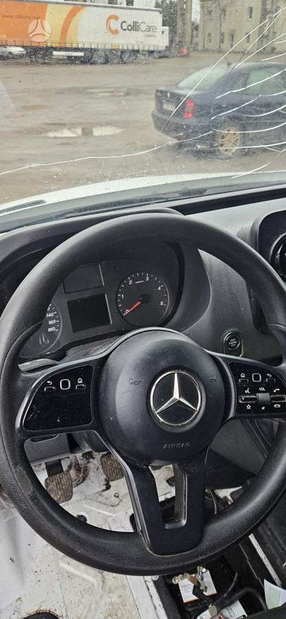 Mercedes-Benz Sprinter, preču