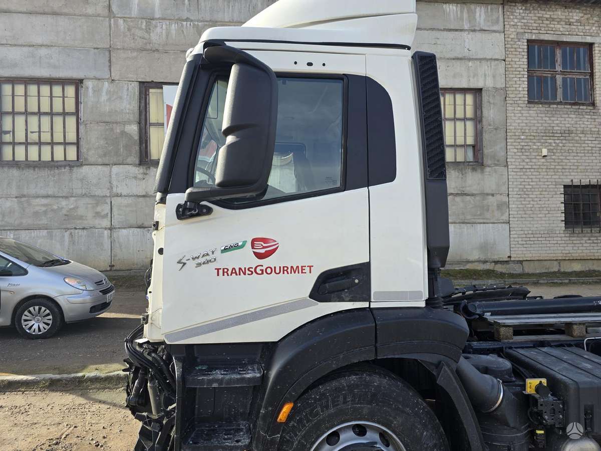 Iveco S-WAY 340 CNG, refrigerated trucks