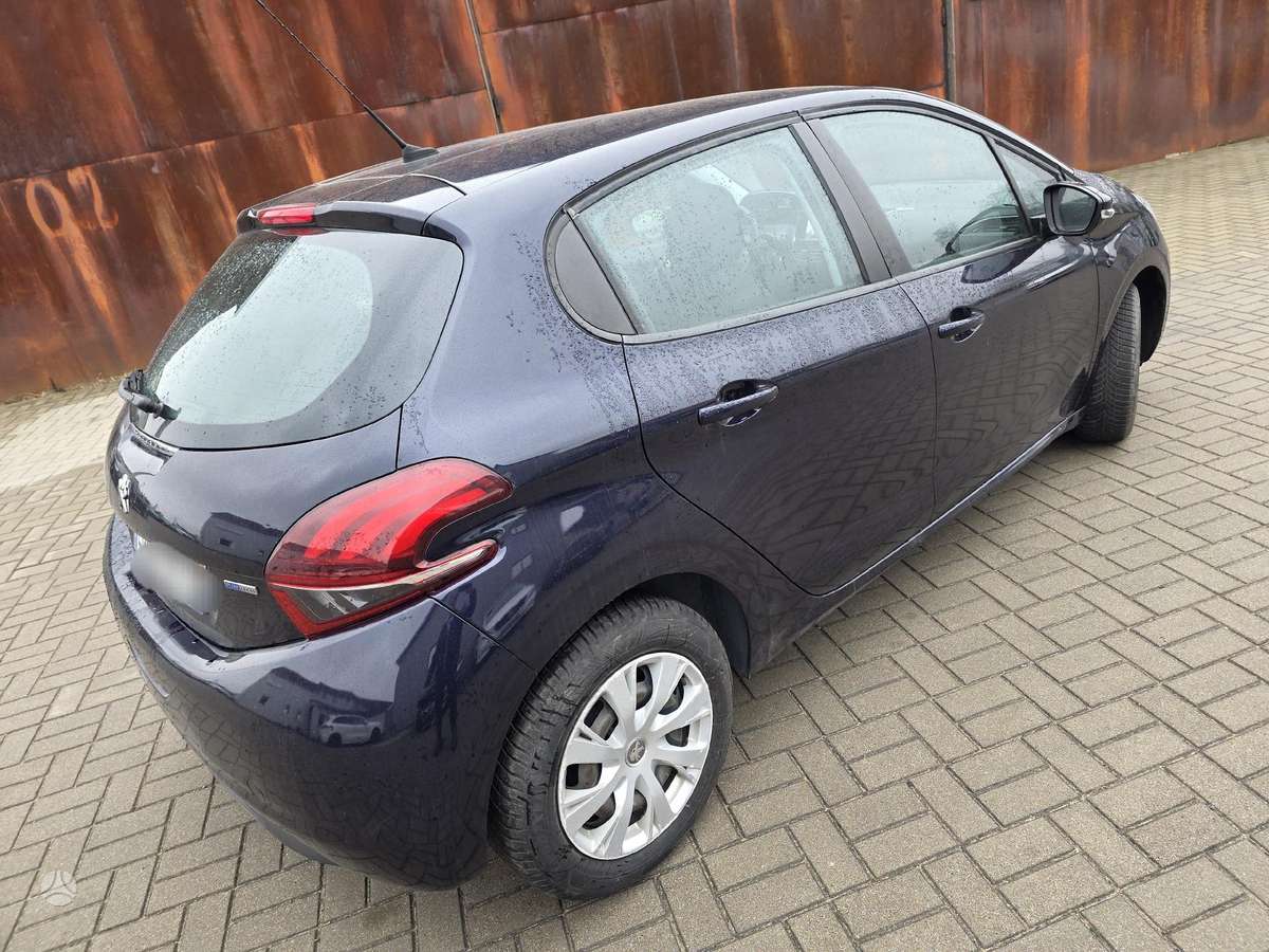 Peugeot 208 - 4