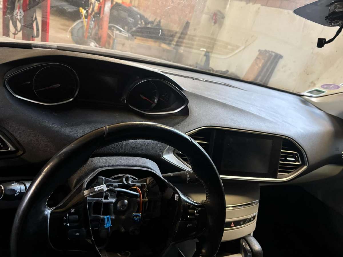 Peugeot 308 по частям. Europa