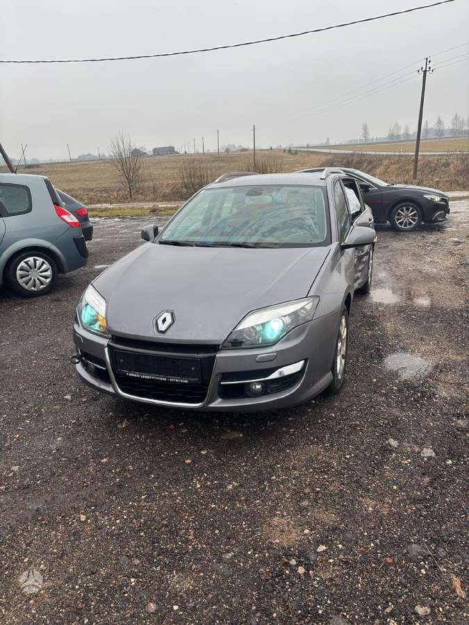 Renault Laguna dalimis. Europa