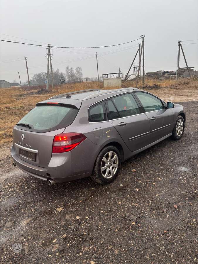 Renault Laguna dalimis. Europa