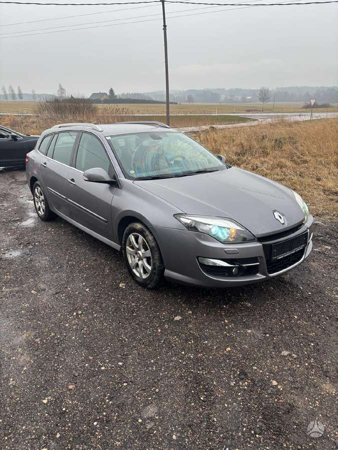 Renault Laguna dalimis. Europa