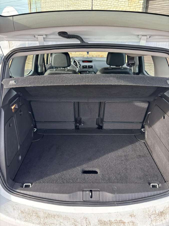 Opel Meriva dalimis. Europa
