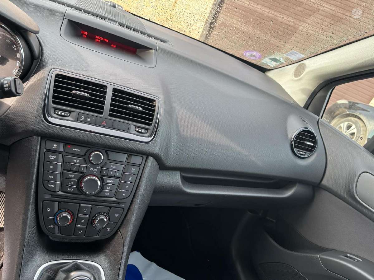 Opel Meriva dalimis. Europa