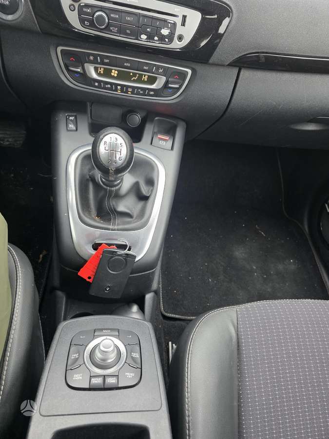 Renault Scenic dalimis. Europa