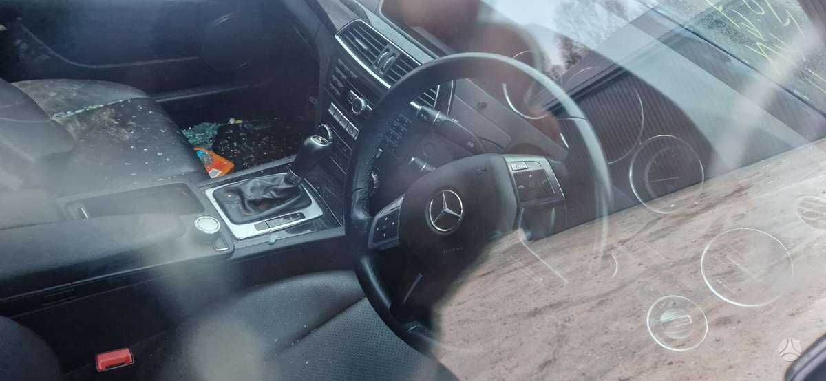 Mercedes-Benz C220