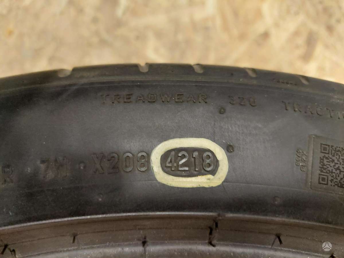 Pirelli P Zero, summer 275/40 R22