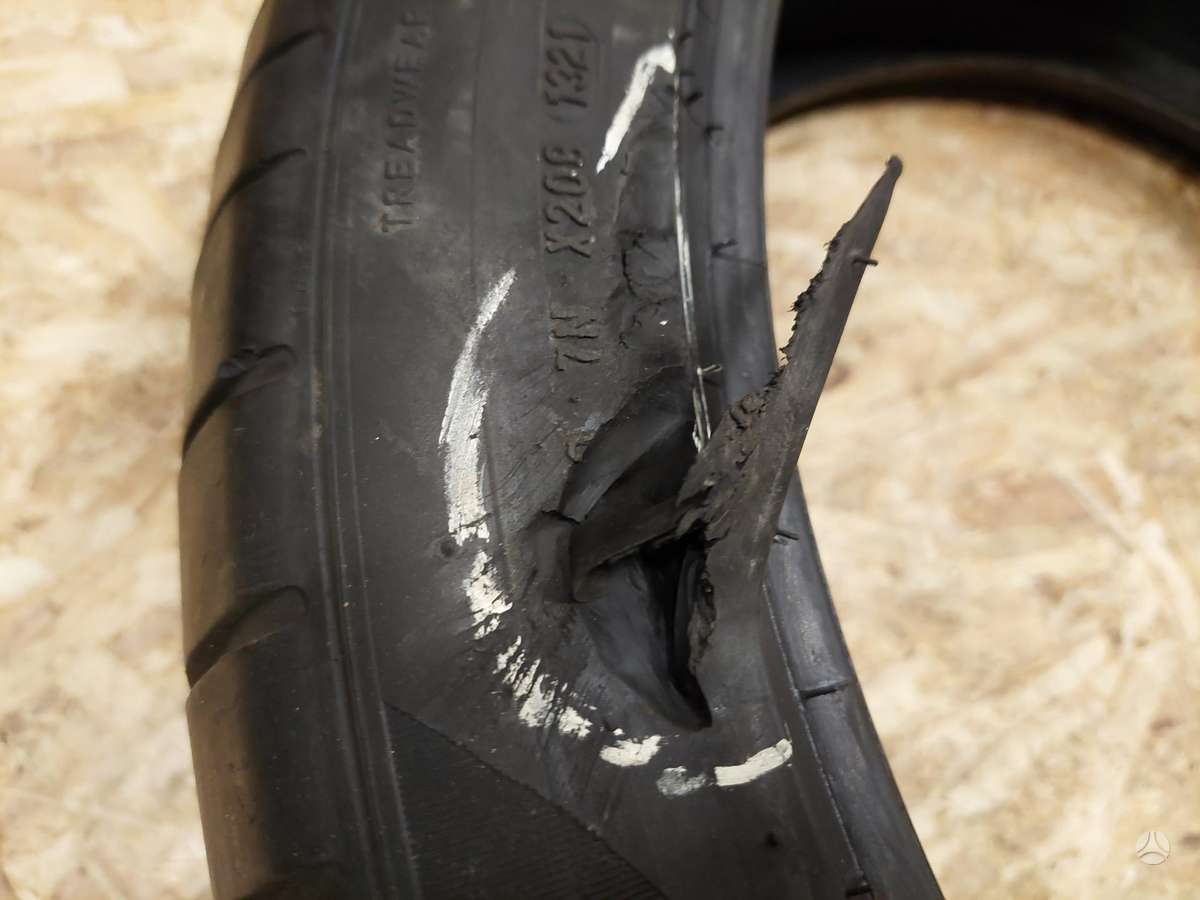 Pirelli P Zero, summer 275/40 R22