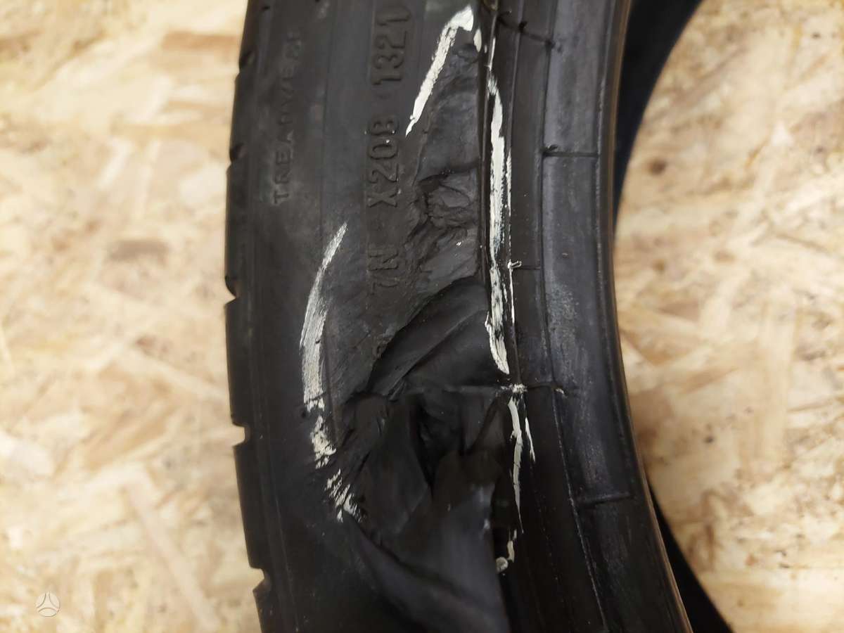Pirelli P Zero, summer 275/40 R22