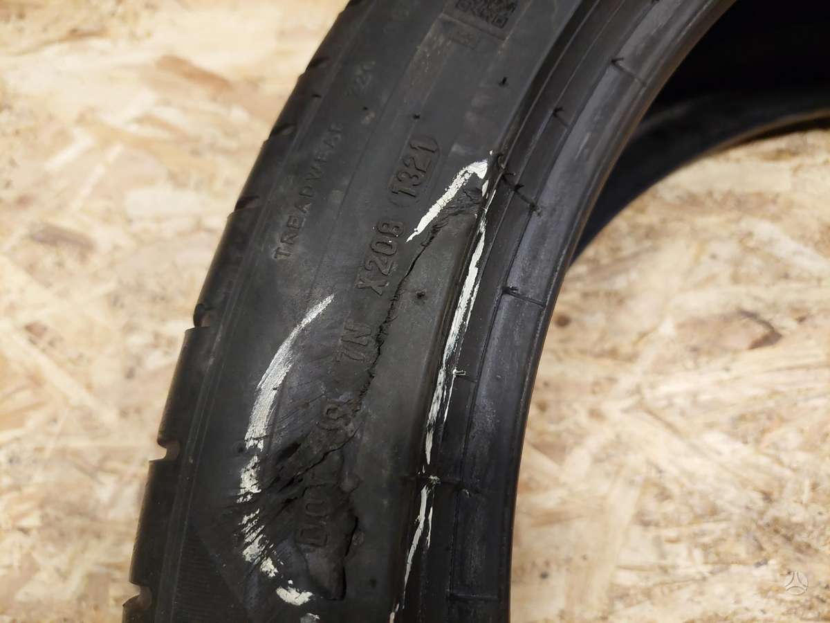 Pirelli P Zero, summer 275/40 R22