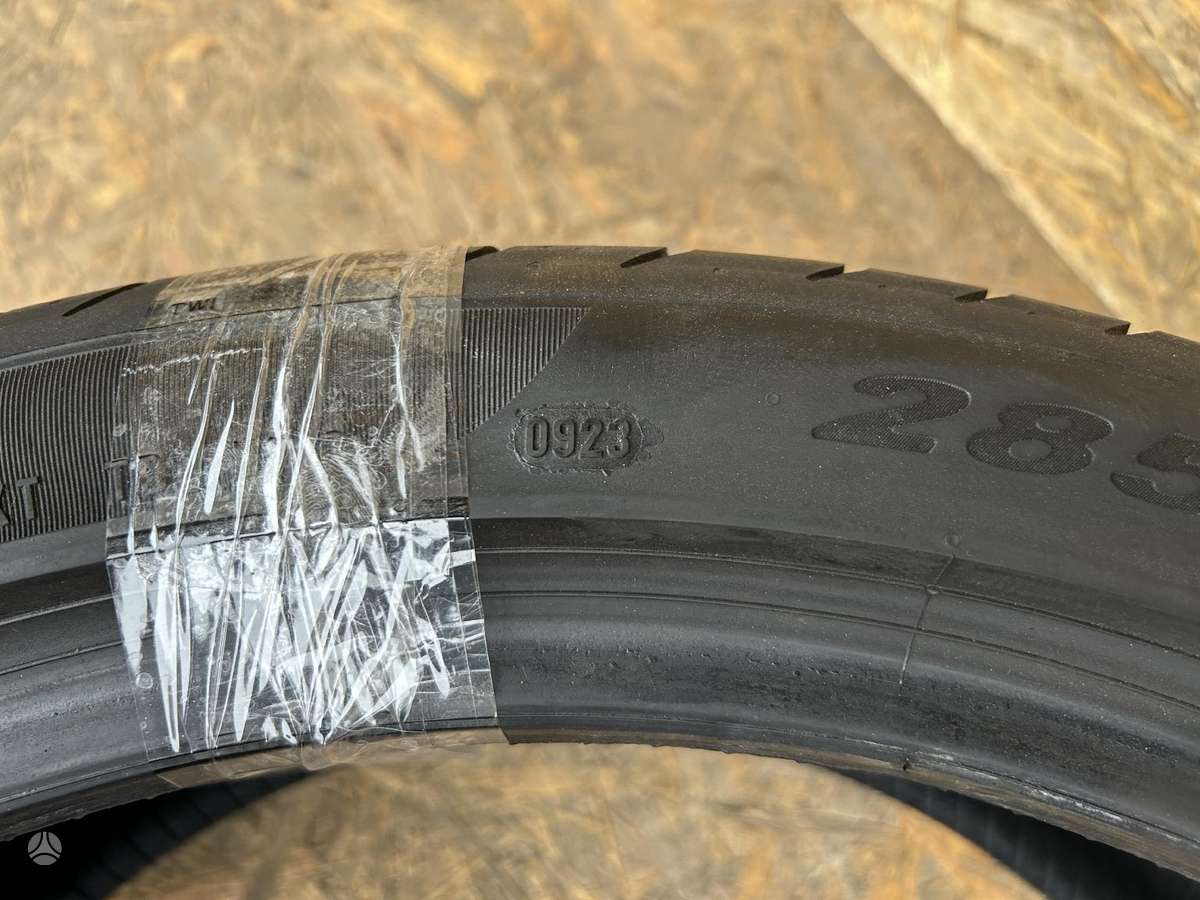 Pirelli P Zero, summer 285/35 R22