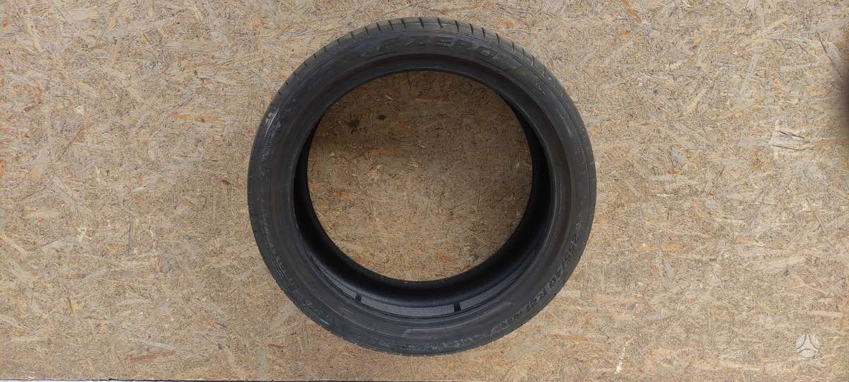 Pirelli P Zero, summer 255/40 R21