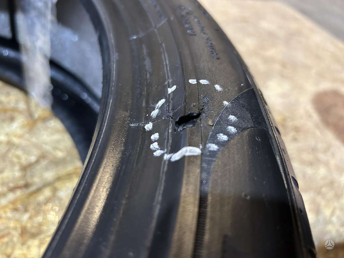Pirelli P Zero, vasaras 255/40 R21