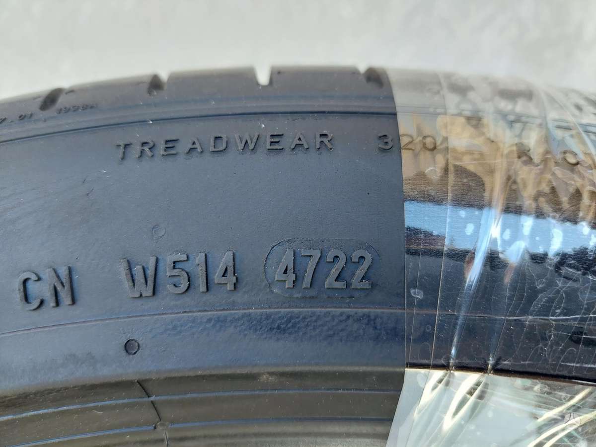 Pirelli P Zero, summer 275/40 R21