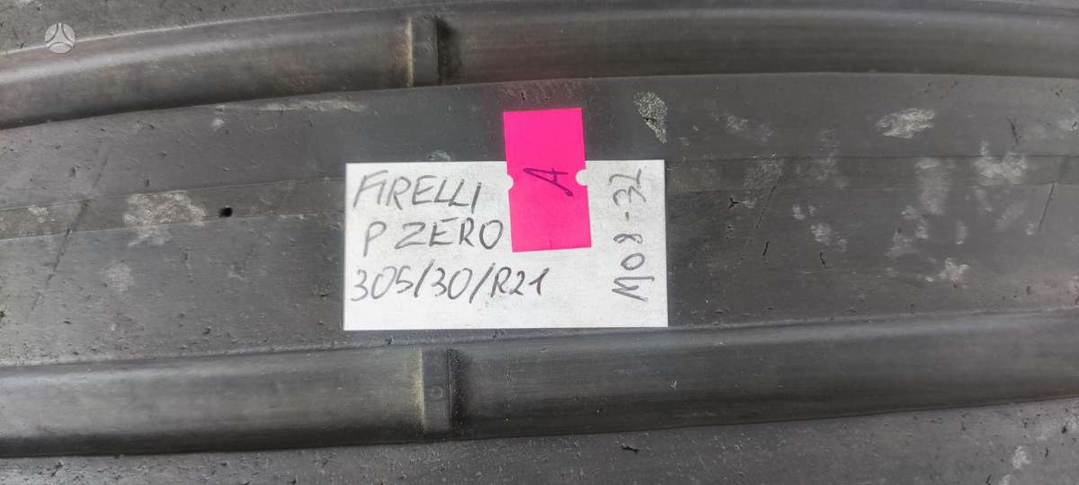 Pirelli P Zero, summer 305/30 R21
