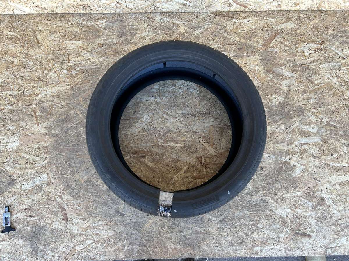 Pirelli P Zero, летние 255/40 R21