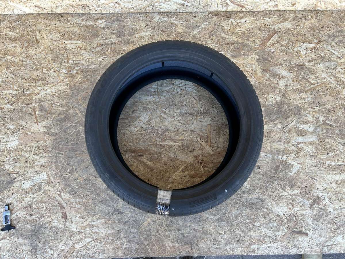 Pirelli P Zero, summer 255/40 R21